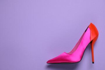Beautiful shoe on lilac background, top view/ Space for text