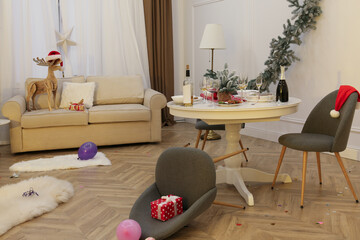 Obraz premium Mess in room after new year party