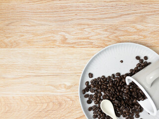 ホーローのコーヒーカップとコーヒー豆