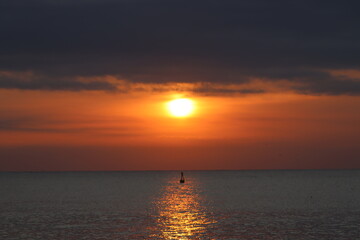 伊良湖岬から見るの迫力ある絶景　日の出