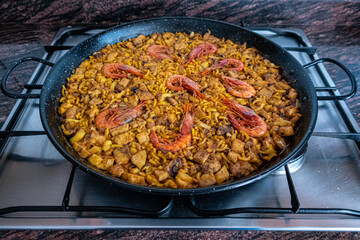 Spanish fideua, is a typical dish of Valencia, already to eat.