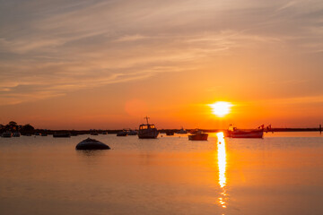 Fototapeta na wymiar Ostsee Boote und Sonnenuntergang
