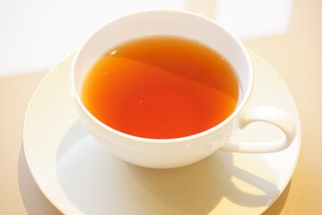 Cup of English Tea isolated on white saucer - 紅茶 白いカップ、ソーサー - obrazy, fototapety, plakaty