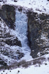 Fototapeta na wymiar frozen waterfall in the national park hohe tauern in austria
