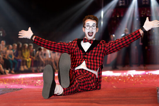 mime is sitting on the floor in the circus
