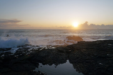 Obraz premium Küste Island mit Sonne