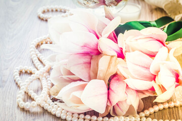 Obraz na płótnie Canvas magnolia flowers with pearls