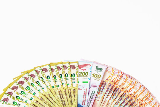Argentine bill money of 500, 200 and 100 of the penultimate design issued, arranged in a fan on white background in a high view