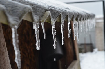 Fototapeta na wymiar ice icicles with water drops