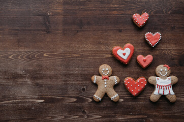 gingerbread men on a wooden table. heart-shaped gingerbread cookies. Valentine's Day
