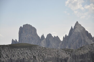 Poszarpana, górska grań, Dolomity, Włochy