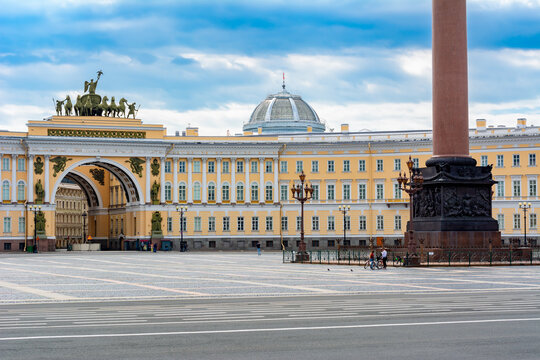 Alexander column and General staff building on Palace square, Saint Petersburg, Russia