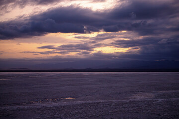 Obraz premium etiopian salt lake landscape that seems to remind you of winter but is more than hot