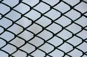 Metal fence that forms rhombuses when braided
