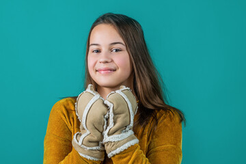 Obraz premium happy teen girl wear warm winter clothes. childhood happiness. winter holiday activity. child in knitted sweater and mittens feel cozy. wearing comfortable apparel in cold season