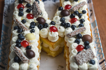decorating a cream cake with berries