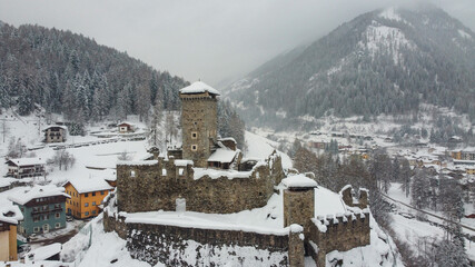 castello ossana foto drone aerea drone nevicata castello con neve 