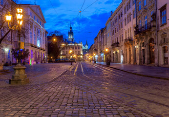 Fototapeta na wymiar Lviv. Town Hall Square at Dawn.