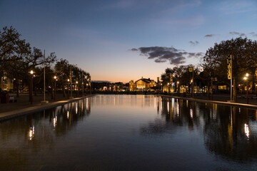 Naklejka premium Amsterdam The Netherlands oktober 18th 2018 Museum Quarter, Museumplein in Amsterdam view towards the Concertgebouw in the evening