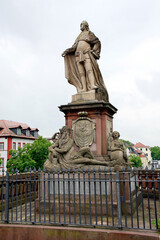 Fototapeta na wymiar Karl-Theodor-Statue auf der nach ihm benannten Brücke