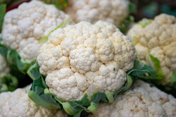 choux fleur en gros plan sur un march&eacute;