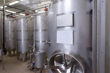 Stainless steel barrels and tanks and other containers for liquids in the food industry. Industrial production of alcoholic or soft drinks.