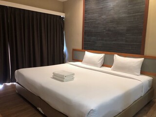 Luxury suite king bed in hotel 