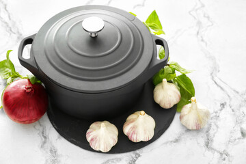 Obraz na płótnie Canvas Cooking pot with vegetables on table