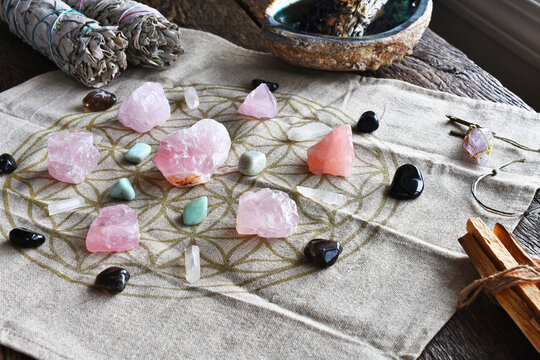 Crystal Grids: Combine Crystals for Maximum Effect for Manifesting 7 Location and surface for crystal grids