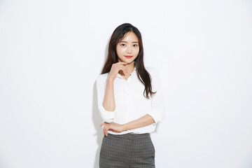 若い女性のスタイリッシュなビジネスポートレート