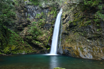 Fototapeta na wymiar 四国徳島の名瀑「鳴滝」と「土々呂の滝」