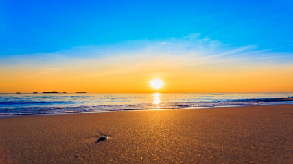 Obraz premium Beautiful Landscape Ocean Summer sunset Natural background Amazing beach sunset 