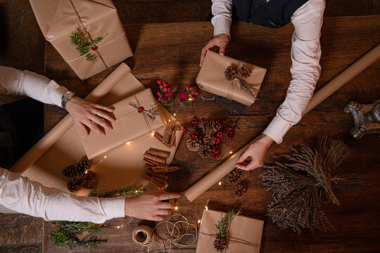 preparazione regali di natale