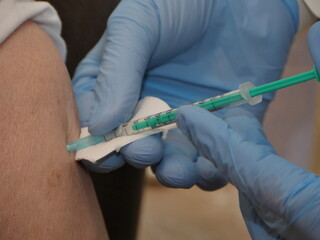 COVID19-Impfungen werden seit Dezember in Deutschland durchgeführt