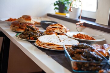 turkish buffet food incling grapeleaves and flatbread