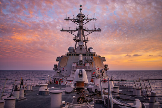 USS BARRY (DDG 52) Underway