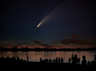 Comet Neowise comet C/2020 F3 (NEOWISE) and crowd of people  silhouetted by the Ottawa river watching and photographing the comet - obrazy, fototapety, plakaty