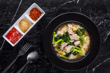 Noodles with Pork in Gravy Sauce