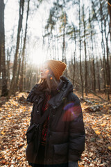 Obraz premium happy young woman in autumn winter forest
