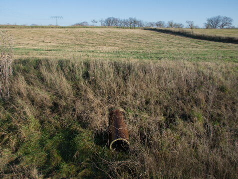 Ehemaliges Rieselfeld in Gro&szlig;beeren mit altem Rohr