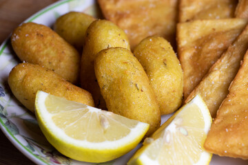 Panelle e crocchè, tipico cibo di strada di Palermo
