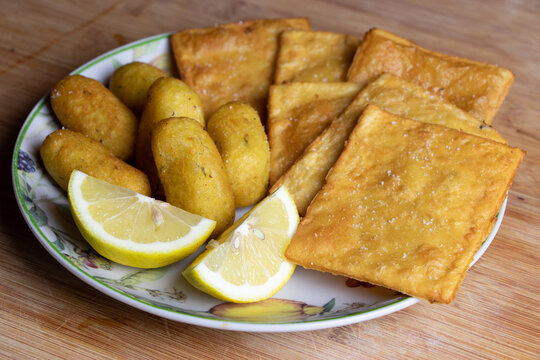 Panelle e crocch&egrave;, tipico cibo di strada di Palermo