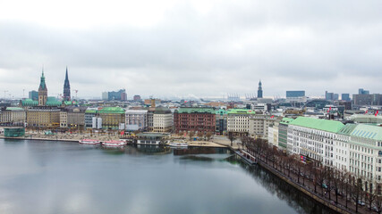Obraz premium The beautiful city center of Hamburg with Alster River - travel photography