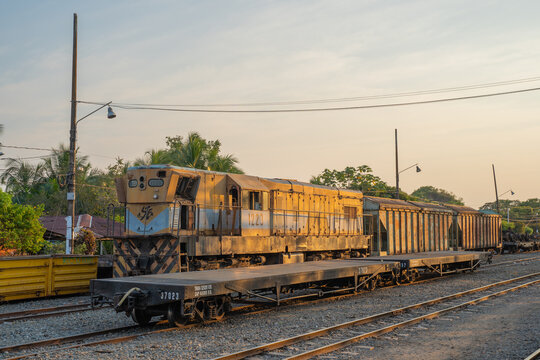 Antiguo tren en la Estaci&oacute;n Grecia en Puerto Berrio, Antioquia, Colombia