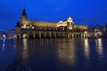 Fototapeta na wymiar Night cityscape of Krakow Cracow old town, Main Market Square with beautiful historical building called Sukiennice
