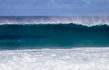 Perfect Ocean Wave on the north shore of Oahu - 402373905