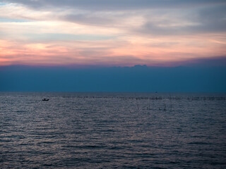 Obraz premium Thailand beautiful orange sunset sky and ocean. The far distance have the silhouette of the boats.