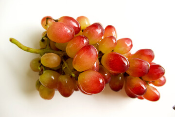 Trauben rot grün orange Frucht Obst freigestellt 