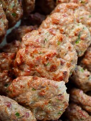 소고기와 채소를 섞어 만든 함박스테이크 
