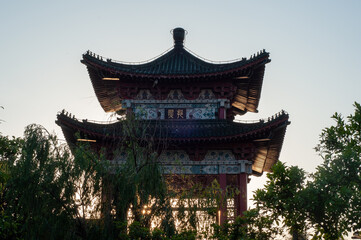 Fototapeta na wymiar chinese temple in the park